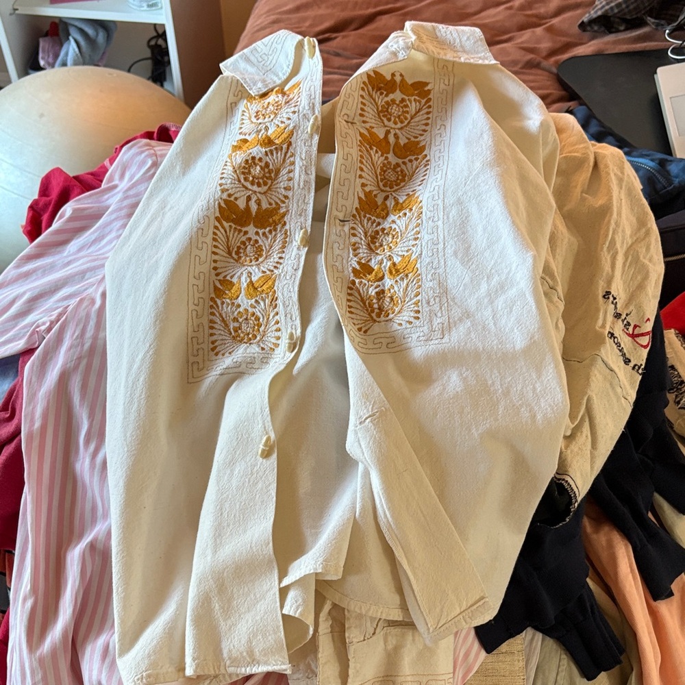 Cream and Gold Embroidered Shirt. Dress shirt. By ALTA CALIDAD. Made in Mexico. - Picture 4 of 14